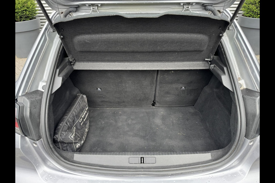 Peugeot 208 1.2 PureTech Blue Lease Active | Navigatie | Climate Control | Trekhaak | Cruise Control |