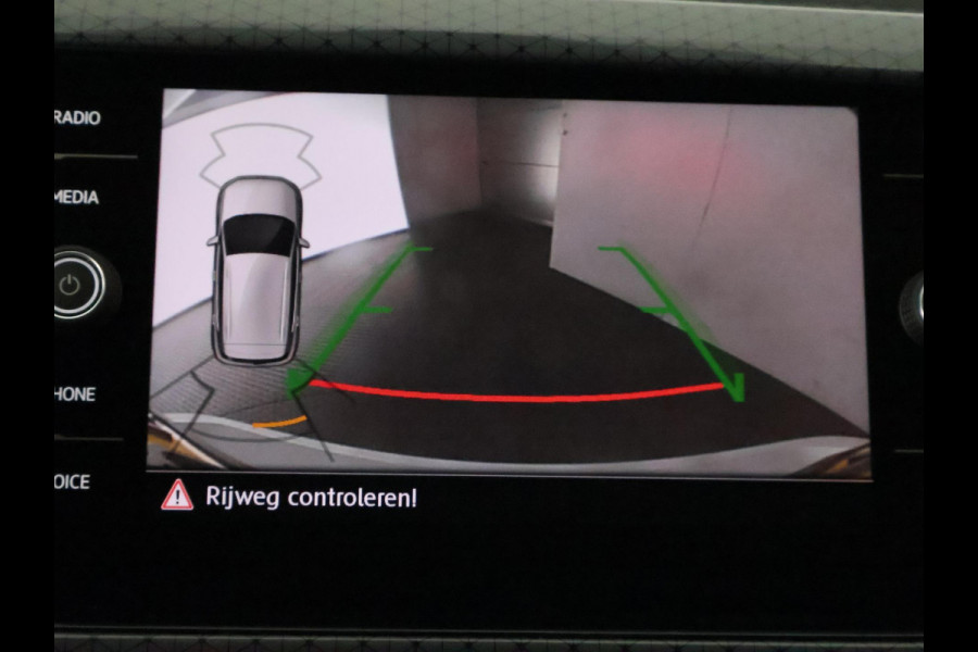 Volkswagen T-Cross 1.0 TSI Style Automaat | 1e eigenaar | Navigatie | Stoelverwarming | Camera |