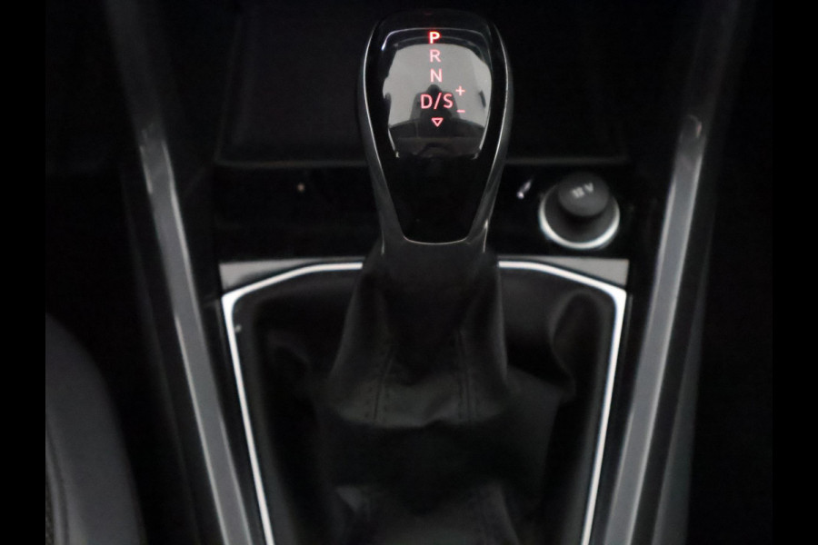 Volkswagen T-Cross 1.0 TSI Style Automaat | 1e eigenaar | Navigatie | Stoelverwarming | Camera |