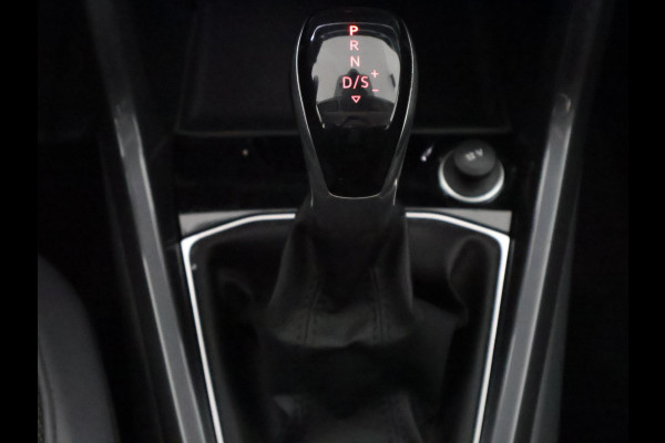 Volkswagen T-Cross 1.0 TSI Style Automaat | 1e eigenaar | Navigatie | Stoelverwarming | Camera |