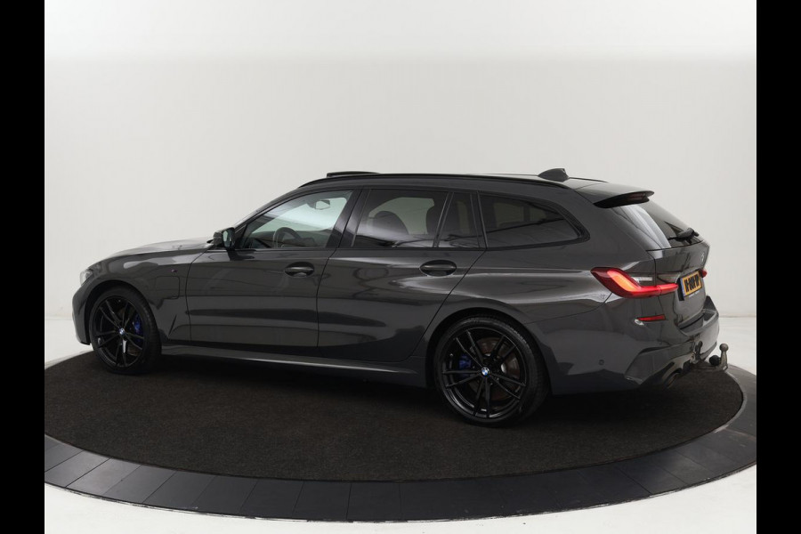 BMW 3-serie 320e M-Sport | Panoramadak | Adaptive cruise | Leder | Trekhaak | Head-Up | Camera | Stoel & stuurverwarming | Carplay | Navigatie | Sfeerverlichting | Live Cockpit