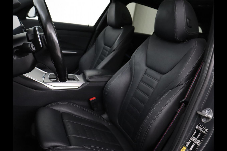 BMW 3-serie 320e M-Sport | Panoramadak | Adaptive cruise | Leder | Trekhaak | Head-Up | Camera | Stoel & stuurverwarming | Carplay | Navigatie | Sfeerverlichting | Live Cockpit