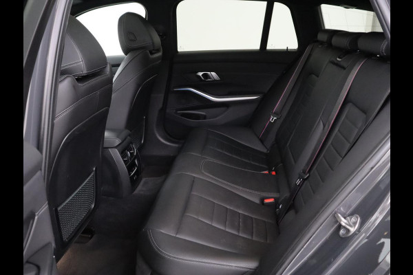 BMW 3-serie 320e M-Sport | Panoramadak | Adaptive cruise | Leder | Trekhaak | Head-Up | Camera | Stoel & stuurverwarming | Carplay | Navigatie | Sfeerverlichting | Live Cockpit