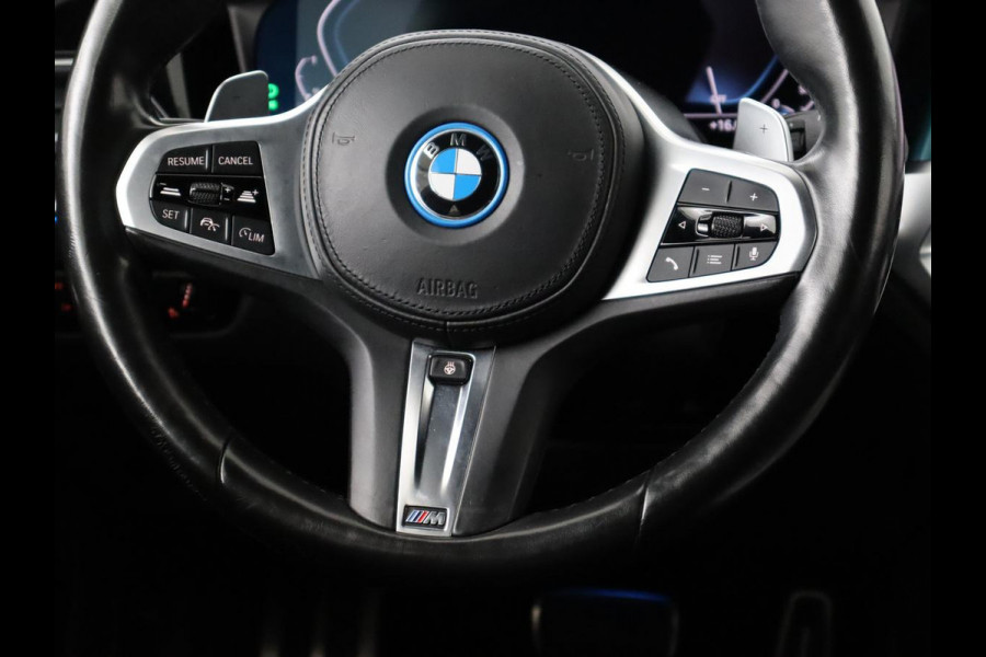 BMW 3-serie 320e M-Sport | Panoramadak | Adaptive cruise | Leder | Trekhaak | Head-Up | Camera | Stoel & stuurverwarming | Carplay | Navigatie | Sfeerverlichting | Live Cockpit