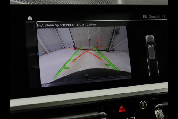 BMW 3-serie 320e M-Sport | Panoramadak | Adaptive cruise | Leder | Trekhaak | Head-Up | Camera | Stoel & stuurverwarming | Carplay | Navigatie | Sfeerverlichting | Live Cockpit