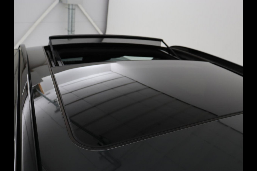 BMW 3-serie 320e M-Sport | Panoramadak | Adaptive cruise | Leder | Trekhaak | Head-Up | Camera | Stoel & stuurverwarming | Carplay | Navigatie | Sfeerverlichting | Live Cockpit