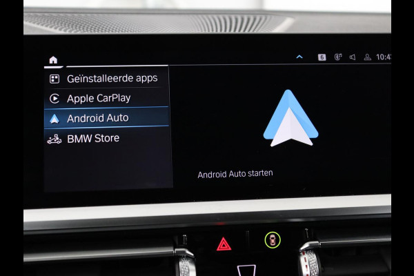 BMW 3-serie 320e M-Sport | Panoramadak | Adaptive cruise | Leder | Trekhaak | Head-Up | Camera | Stoel & stuurverwarming | Carplay | Navigatie | Sfeerverlichting | Live Cockpit