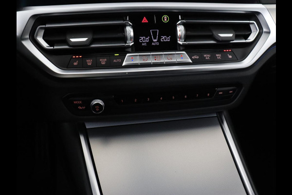BMW 3-serie 320e M-Sport | Panoramadak | Adaptive cruise | Leder | Trekhaak | Head-Up | Camera | Stoel & stuurverwarming | Carplay | Navigatie | Sfeerverlichting | Live Cockpit