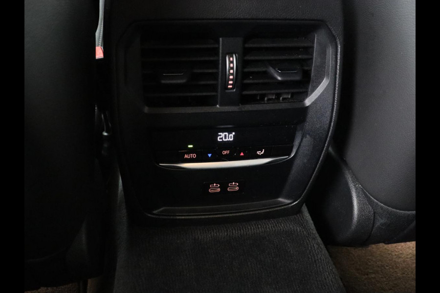 BMW 3-serie 320e M-Sport | Panoramadak | Adaptive cruise | Leder | Trekhaak | Head-Up | Camera | Stoel & stuurverwarming | Carplay | Navigatie | Sfeerverlichting | Live Cockpit