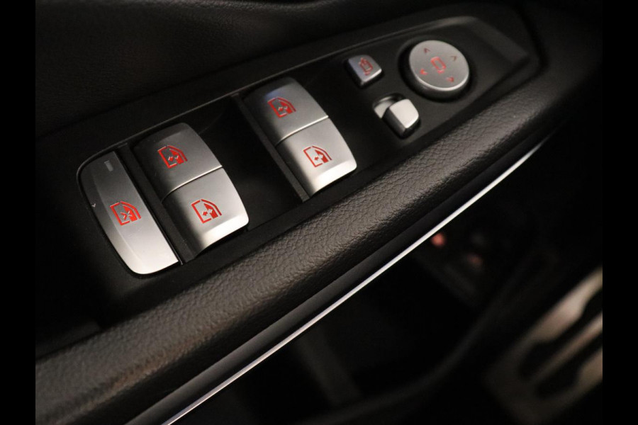 BMW 3-serie 320e M-Sport | Panoramadak | Adaptive cruise | Leder | Trekhaak | Head-Up | Camera | Stoel & stuurverwarming | Carplay | Navigatie | Sfeerverlichting | Live Cockpit