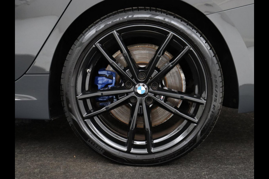 BMW 3-serie 320e M-Sport | Panoramadak | Adaptive cruise | Leder | Trekhaak | Head-Up | Camera | Stoel & stuurverwarming | Carplay | Navigatie | Sfeerverlichting | Live Cockpit