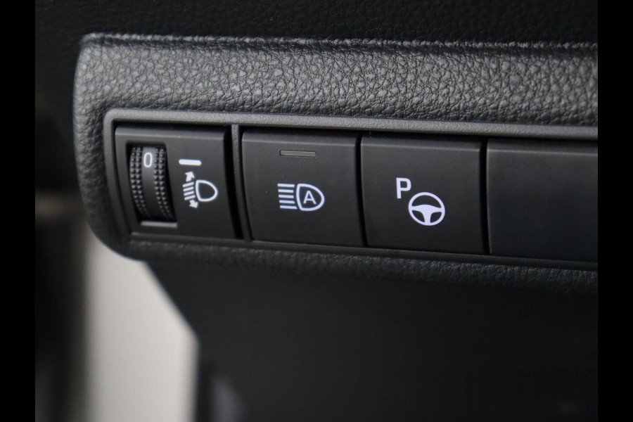 Toyota Corolla 1.8 Hybrid GR-Sport | Trekhaak | Stoelverwarming | Adaptive cruise | Camera | Carplay | Sportstoelen | Full LED | Park Assist | Keyless