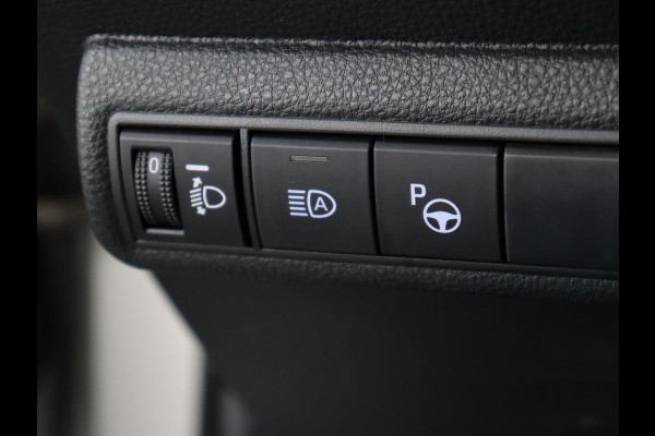 Toyota Corolla 1.8 Hybrid GR-Sport | Trekhaak | Stoelverwarming | Adaptive cruise | Camera | Carplay | Sportstoelen | Full LED | Park Assist | Keyless