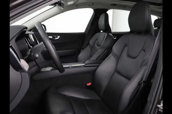 Volvo XC60 2.0 T8 Twin Engine AWD Inscription | Panoramadak | Trekhaak | Leder | Camera | Carplay | Navigatie | Full LED | Climate control