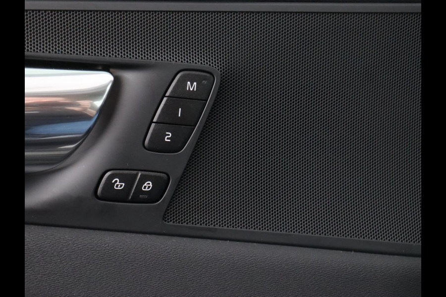 Volvo XC60 2.0 T8 Twin Engine AWD Inscription | Panoramadak | Trekhaak | Leder | Camera | Carplay | Navigatie | Full LED | Climate control