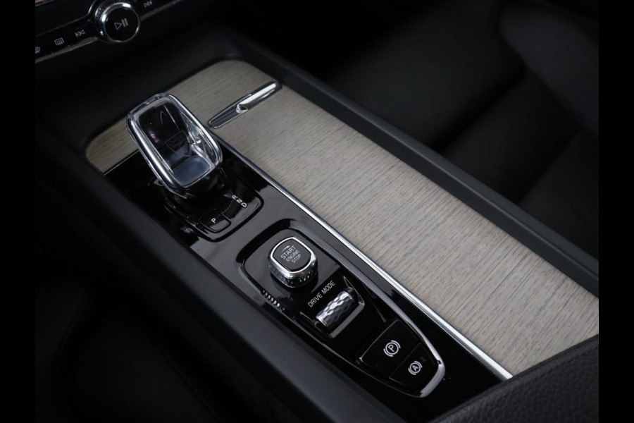 Volvo XC60 2.0 T8 Twin Engine AWD Inscription | Panoramadak | Trekhaak | Leder | Camera | Carplay | Navigatie | Full LED | Climate control