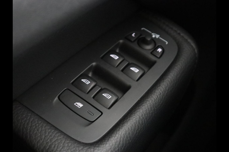 Volvo XC60 2.0 T8 Twin Engine AWD Inscription | Panoramadak | Trekhaak | Leder | Camera | Carplay | Navigatie | Full LED | Climate control