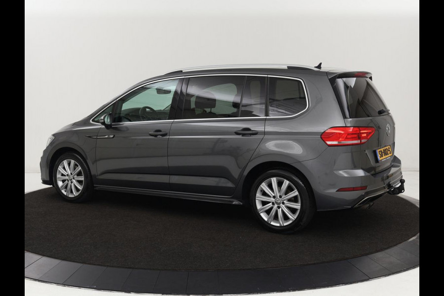 Volkswagen Touran 1.4 TSI R Line 7-persoons | Automaat | Stoelverwarming | Trekhaak | Camera | Massage | Adaptief LED | Parkeerhulp | Adaptive cruise