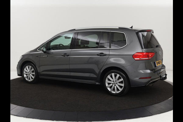 Volkswagen Touran 1.4 TSI R Line 7-persoons | Automaat | Stoelverwarming | Trekhaak | Camera | Massage | Adaptief LED | Parkeerhulp | Adaptive cruise