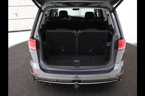 Volkswagen Touran 1.4 TSI R Line 7-persoons | Automaat | Stoelverwarming | Trekhaak | Camera | Massage | Adaptief LED | Parkeerhulp | Adaptive cruise