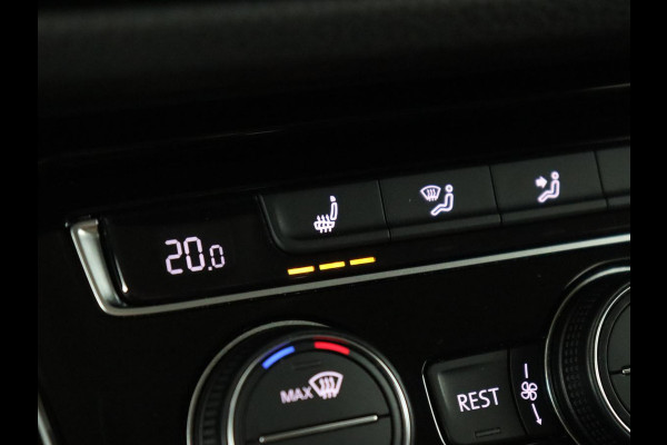 Volkswagen Touran 1.4 TSI R Line 7-persoons | Automaat | Stoelverwarming | Trekhaak | Camera | Massage | Adaptief LED | Parkeerhulp | Adaptive cruise