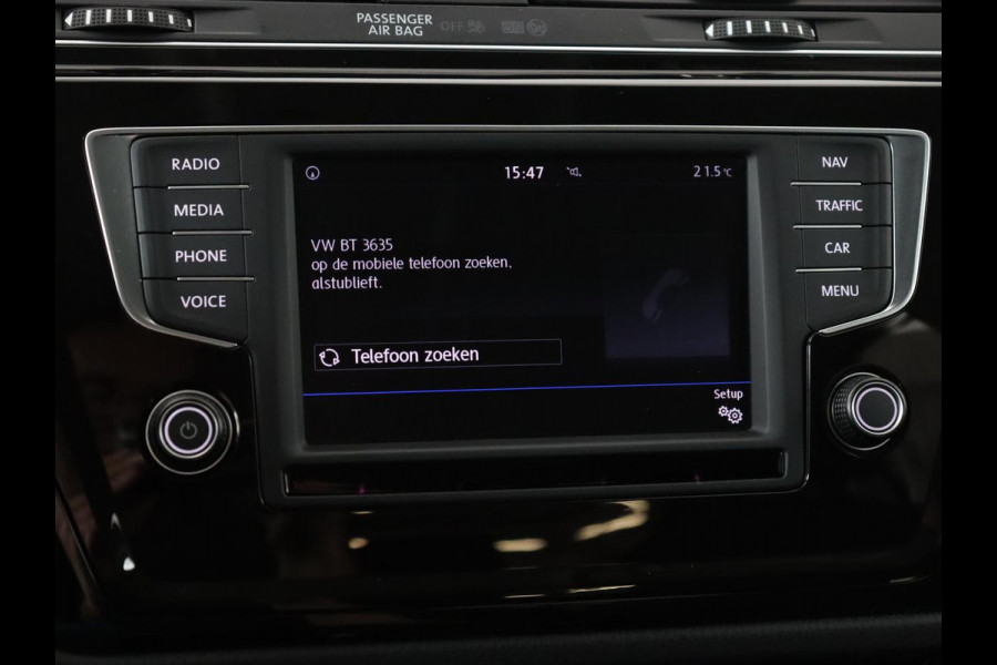 Volkswagen Touran 1.4 TSI R Line 7-persoons | Automaat | Stoelverwarming | Trekhaak | Camera | Massage | Adaptief LED | Parkeerhulp | Adaptive cruise