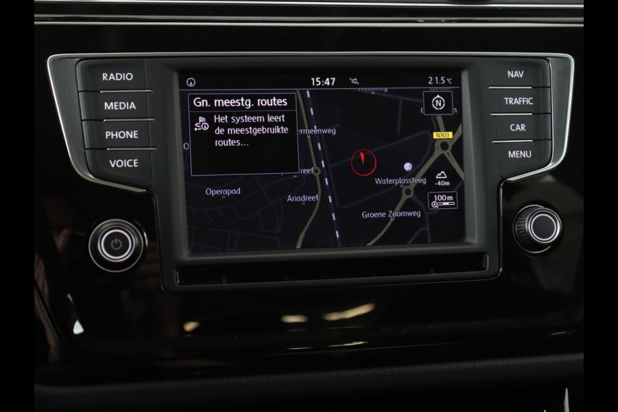 Volkswagen Touran 1.4 TSI R Line 7-persoons | Automaat | Stoelverwarming | Trekhaak | Camera | Massage | Adaptief LED | Parkeerhulp | Adaptive cruise