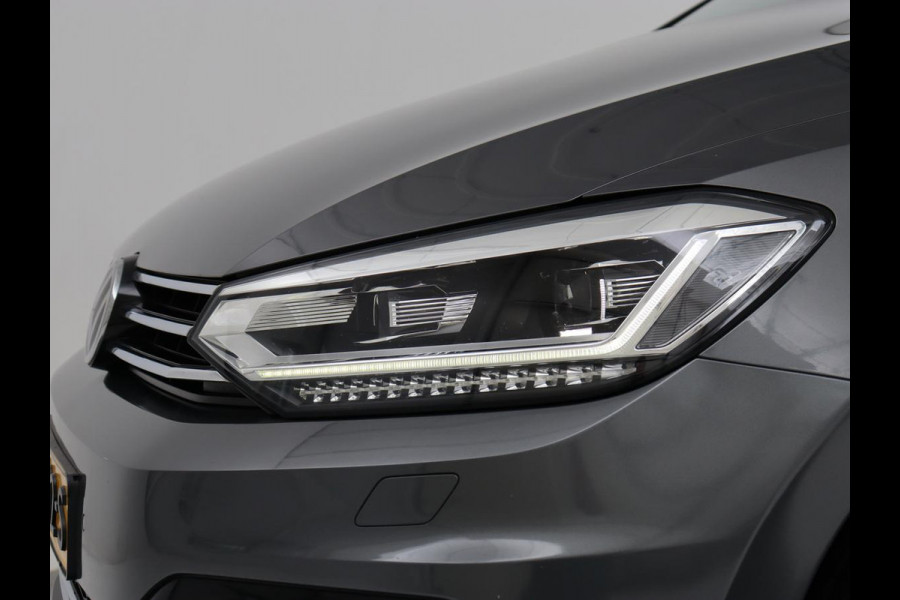 Volkswagen Touran 1.4 TSI R Line 7-persoons | Automaat | Stoelverwarming | Trekhaak | Camera | Massage | Adaptief LED | Parkeerhulp | Adaptive cruise