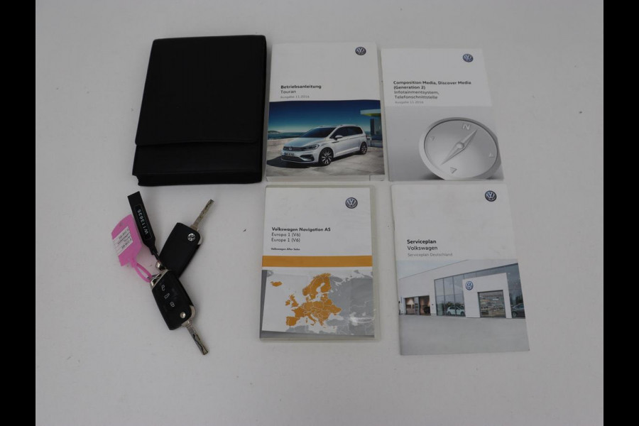Volkswagen Touran 1.4 TSI R Line 7-persoons | Automaat | Stoelverwarming | Trekhaak | Camera | Massage | Adaptief LED | Parkeerhulp | Adaptive cruise
