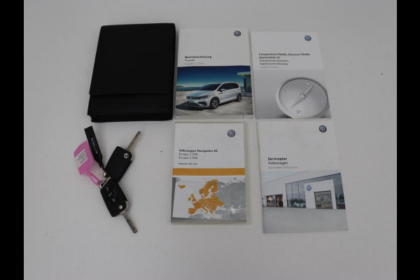 Volkswagen Touran 1.4 TSI R Line 7-persoons | Automaat | Stoelverwarming | Trekhaak | Camera | Massage | Adaptief LED | Parkeerhulp | Adaptive cruise