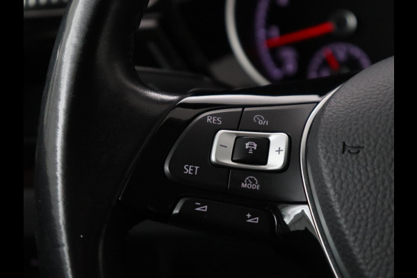 Volkswagen Touran 1.4 TSI R Line 7-persoons | Automaat | Stoelverwarming | Trekhaak | Camera | Massage | Adaptief LED | Parkeerhulp | Adaptive cruise