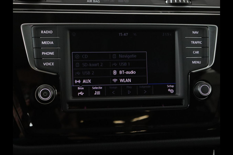 Volkswagen Touran 1.4 TSI R Line 7-persoons | Automaat | Stoelverwarming | Trekhaak | Camera | Massage | Adaptief LED | Parkeerhulp | Adaptive cruise