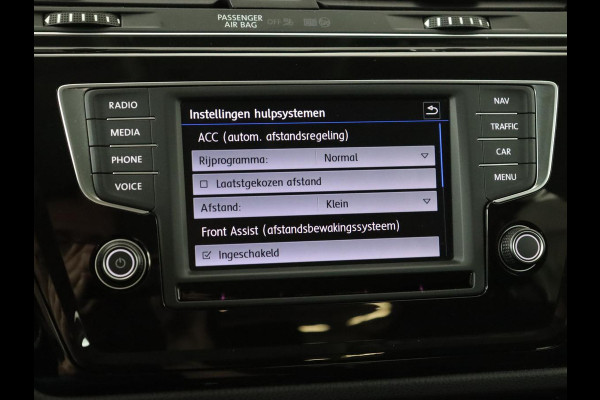 Volkswagen Touran 1.4 TSI R Line 7-persoons | Automaat | Stoelverwarming | Trekhaak | Camera | Massage | Adaptief LED | Parkeerhulp | Adaptive cruise