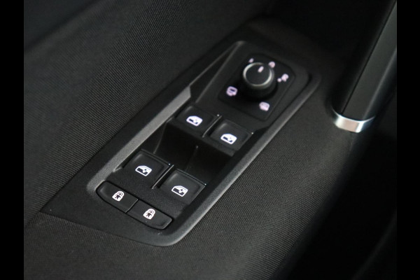 Volkswagen Touran 1.4 TSI R Line 7-persoons | Automaat | Stoelverwarming | Trekhaak | Camera | Massage | Adaptief LED | Parkeerhulp | Adaptive cruise