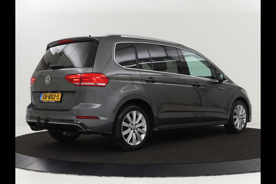Volkswagen Touran 1.4 TSI R Line 7-persoons | Automaat | Stoelverwarming | Trekhaak | Camera | Massage | Adaptief LED | Parkeerhulp | Adaptive cruise