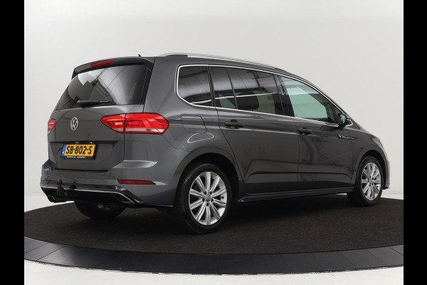 Volkswagen Touran 1.4 TSI R Line 7-persoons | Automaat | Stoelverwarming | Trekhaak | Camera | Massage | Adaptief LED | Parkeerhulp | Adaptive cruise
