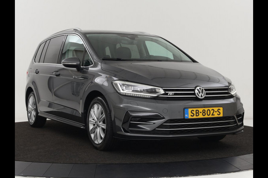 Volkswagen Touran 1.4 TSI R Line 7-persoons | Automaat | Stoelverwarming | Trekhaak | Camera | Massage | Adaptief LED | Parkeerhulp | Adaptive cruise