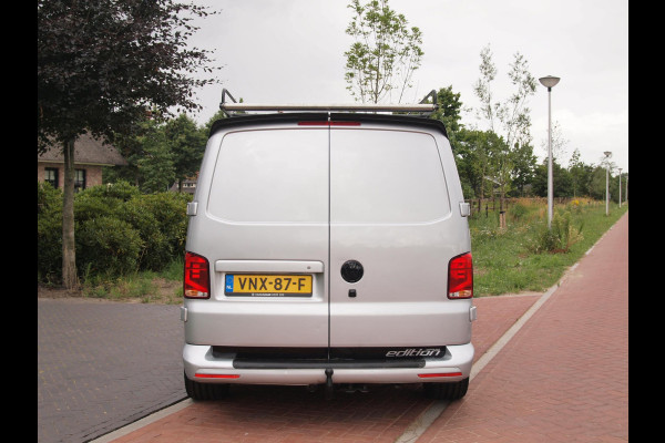 Volkswagen Transporter 2.0 TDI L2H1 32 | 150PK | Koppejan Edition | Camera | Trekhaak | Cruise Control | Apple Carplay | Imperiaal | Automaat |