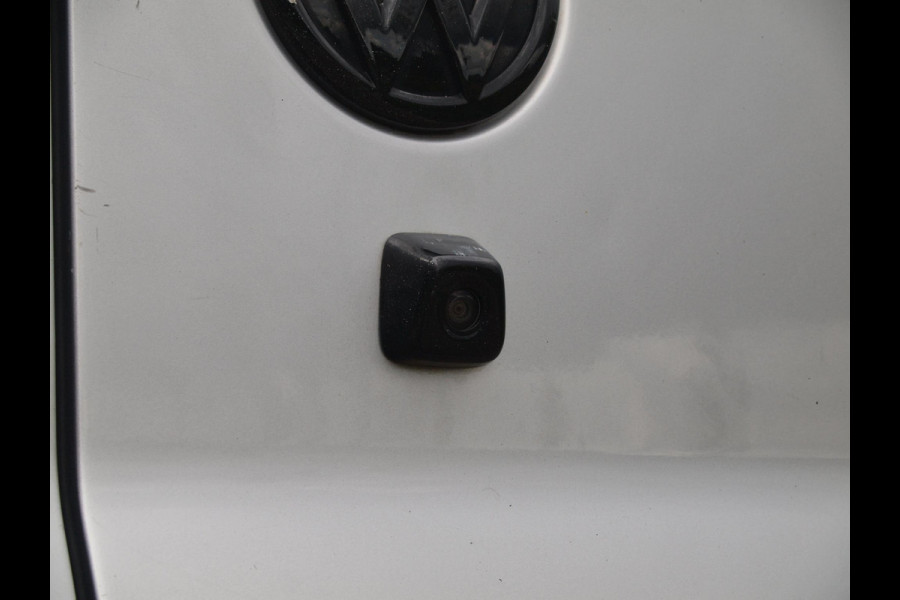 Volkswagen Transporter 2.0 TDI L2H1 32 | 150PK | Koppejan Edition | Camera | Trekhaak | Cruise Control | Apple Carplay | Imperiaal | Automaat |