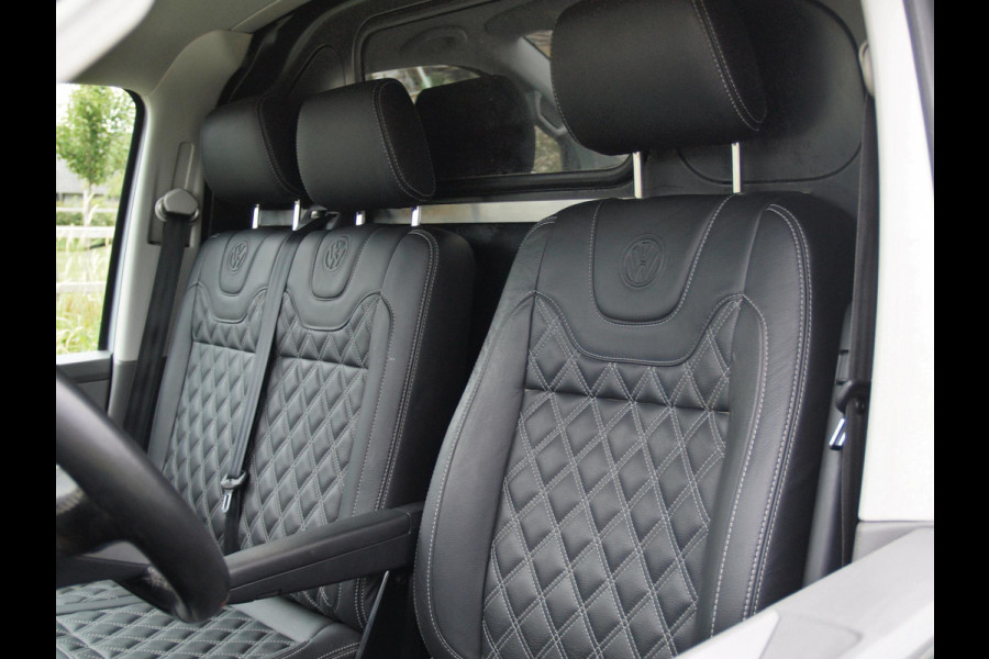 Volkswagen Transporter 2.0 TDI L2H1 32 | 150PK | Koppejan Edition | Camera | Trekhaak | Cruise Control | Apple Carplay | Imperiaal | Automaat |