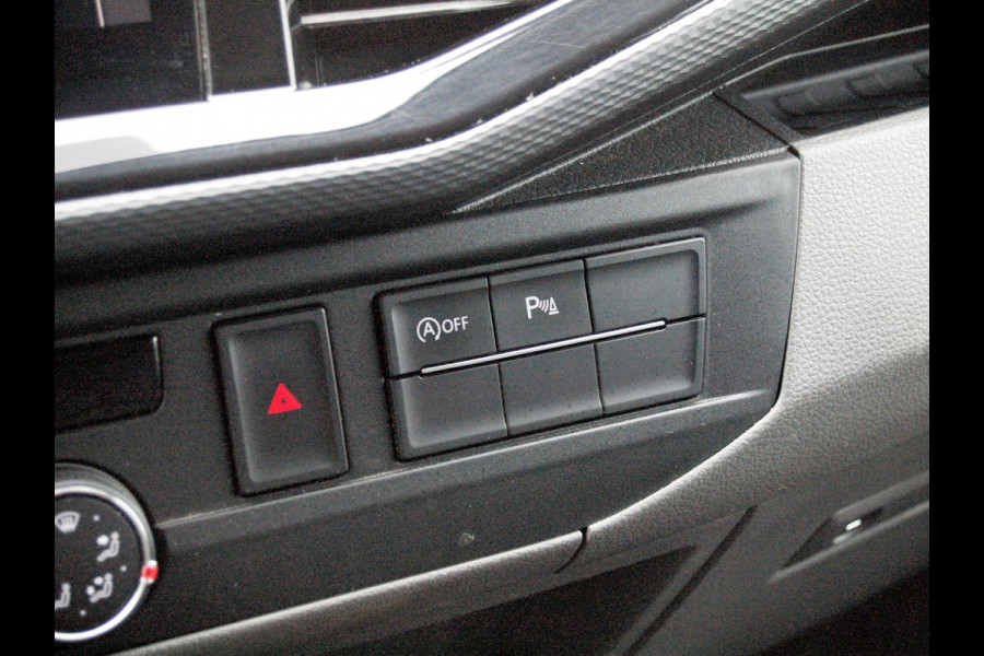 Volkswagen Transporter 2.0 TDI L2H1 32 | 150PK | Koppejan Edition | Camera | Trekhaak | Cruise Control | Apple Carplay | Imperiaal | Automaat |