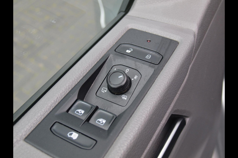 Volkswagen Transporter 2.0 TDI L2H1 32 | 150PK | Koppejan Edition | Camera | Trekhaak | Cruise Control | Apple Carplay | Imperiaal | Automaat |