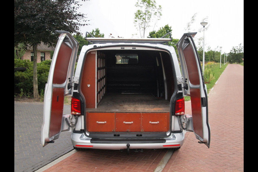Volkswagen Transporter 2.0 TDI L2H1 32 | 150PK | Koppejan Edition | Camera | Trekhaak | Cruise Control | Apple Carplay | Imperiaal | Automaat |