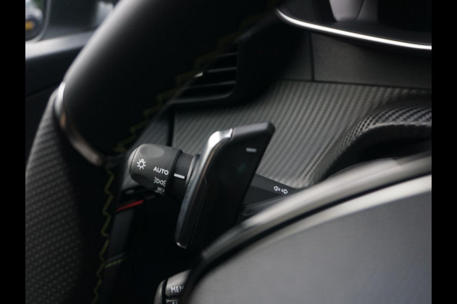 Peugeot 208 1.2 Hybrid 110 e-DCS6 GT Alcantara interieur