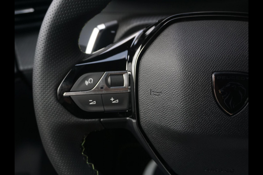 Peugeot 208 1.2 Hybrid 110 e-DCS6 GT Alcantara interieur