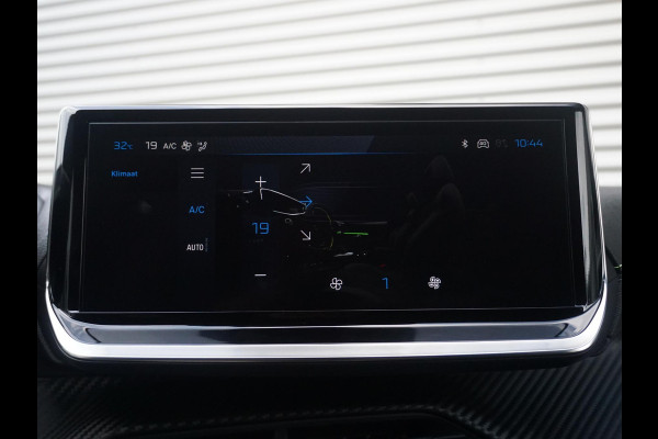 Peugeot 208 1.2 Hybrid 110 e-DCS6 GT Alcantara interieur