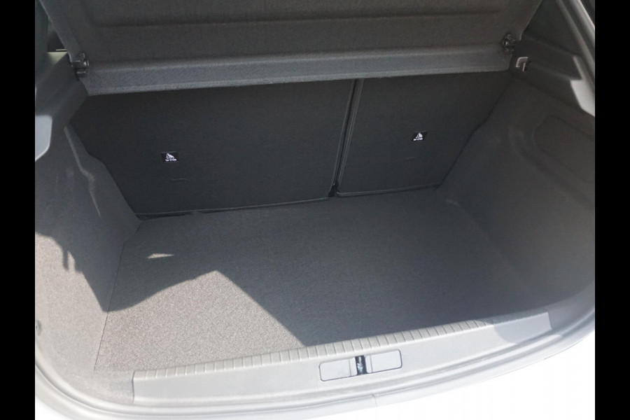 Peugeot 208 1.2 Hybrid 110 e-DCS6 GT Alcantara interieur