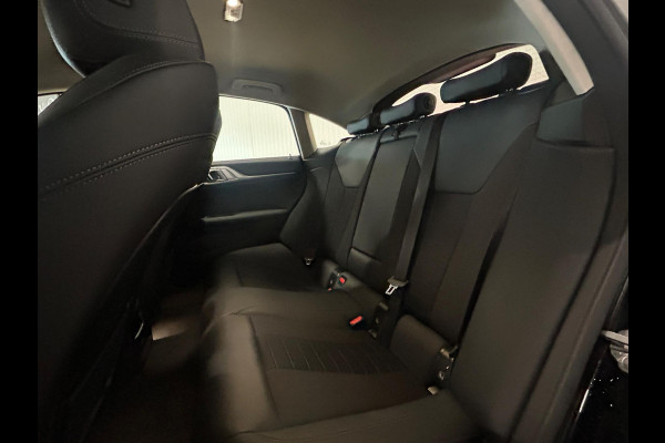 BMW i4 EDrive40 84 kWh | NAP | SHADOW LINE | DEALERGARANTIE | LASERLIGHTS