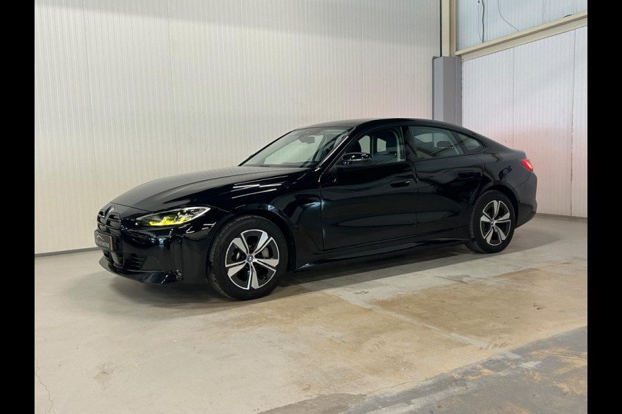 BMW i4 EDrive40 84 kWh | NAP | SHADOW LINE | DEALERGARANTIE | LASERLIGHTS