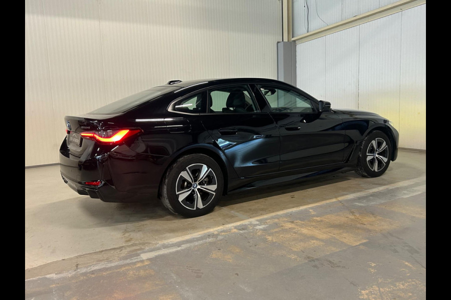 BMW i4 EDrive40 84 kWh | NAP | SHADOW LINE | DEALERGARANTIE | LASERLIGHTS